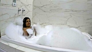 Intense Homemade Bath Fuck With Monster Cock In Foamy Tub