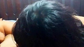 मेरी गर्लफ्रेंड बेस्ट फ्रेंड मिलकर लंड चूस कम झड़वाती हैं!