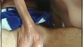 I can't believe Madrastra sucks my huge cock, her balls keep bouncing!