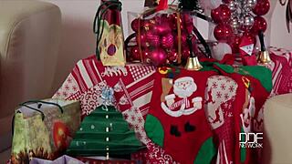 shaved pussy waiting for you this holiday