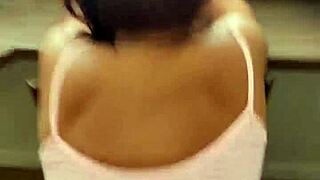 comendo cu da casada na janela do hotel, ela abre bem a raba.