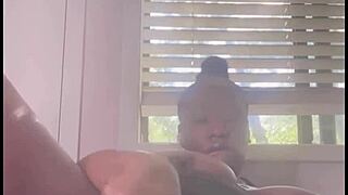 HarleyHarper enjoys a fun squirting session.