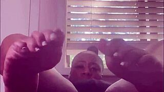 HarleyHarper enjoys a fun squirting session.