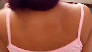 comendo cu da casada na janela do hotel, ela abre bem a raba.