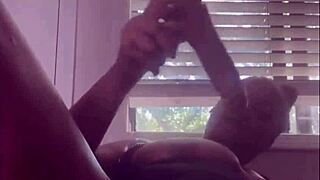 HarleyHarper enjoys a fun squirting session.