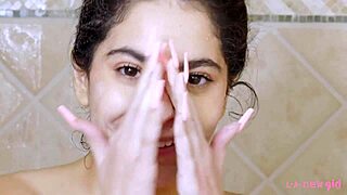 Brunette Beauty’s Stunning Shower Solo Display