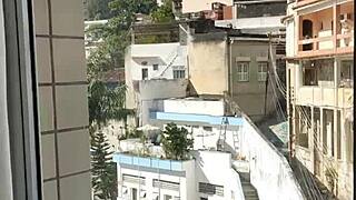 comendo cu da casada na janela do hotel, ela abre bem a raba.
