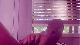 HarleyHarper enjoys a fun squirting session.