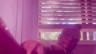 HarleyHarper enjoys a fun squirting session.