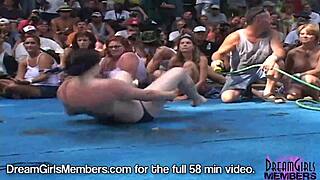 Istri-istri Liar di Acara Nudes a Poppin