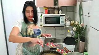 Hey, wanna watch sarah rosa cook sexy macarrão in sensual style?