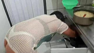 Hey, wanna watch sarah rosa cook sexy macarrão in sensual style?