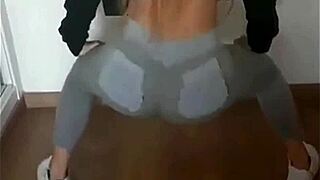 My neighbor moves in spandex, uff! 😍