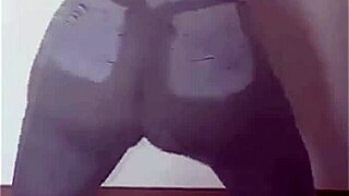 My neighbor moves in spandex, uff! 😍