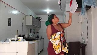 Damn, watching my madrastra's huge ass while she cleans drives me wild to jerk!