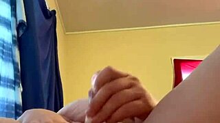 luvmypains plays with toys in masturbation session