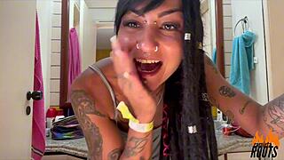 i'm caroleta roots squirting in the bathroom