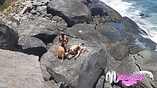 amadores transando em praia pública, sexo gay ao ar livre no rio de janeiro brasil 🌴