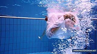 wow, marketa's hairy underwater show is just amazin, ya gotta see it!