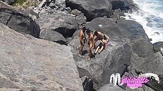 amadores transando em praia pública, sexo gay ao ar livre no rio de janeiro brasil 🌴