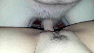 Bionda formosa cavalca cazzo duro con tette che rimbalzano