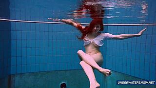wow, marketa's hairy underwater show is just amazin, ya gotta see it!