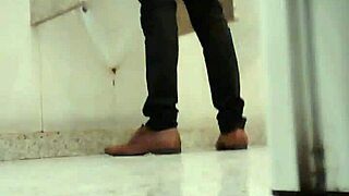 pega��o intenso no banheiro do shopping gay