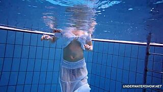 wow, marketa's hairy underwater show is just amazin, ya gotta see it!