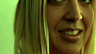 Oddychajúce európske dievčatá lížu si chlpaté pičky!