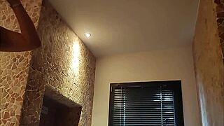 Scharfes Teen 18+ Mit Dicken Titten Wird Ins Maul Gefickt Und Schluckt Sperma