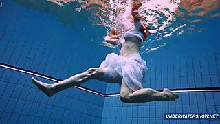wow, marketa's hairy underwater show is just amazin, ya gotta see it!