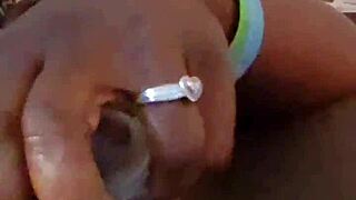 Ebony self pleases her ass kyexperience