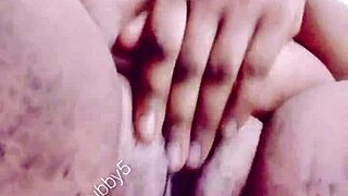 queen from johannesburg jerks off and squirts hard