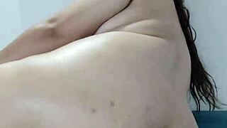 Hermosa curvy girl masturbating to orgasm?