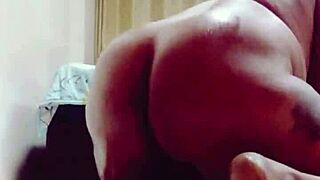 queen from johannesburg jerks off and squirts hard