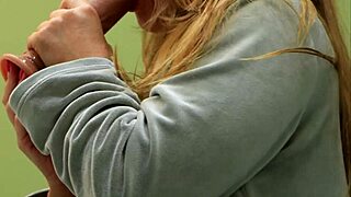 Hot babe masturbates and fucks dildo while hiding!