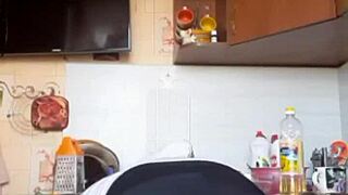 Yo, check this girl flashing her huge big ass now