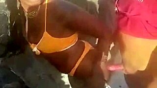 Bela �ndia leva a praia de abric� a loucura com um bukkake alucinante