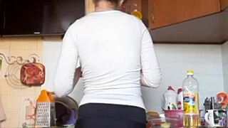 Yo, check this girl flashing her huge big ass now