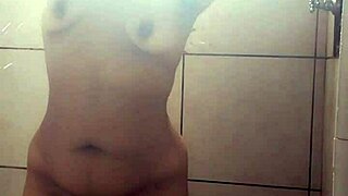 amandinha safada shows off her natural charm