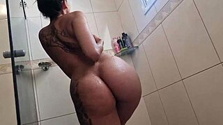 Bia Hot In Sensual Bath With Full Depilation! So European And Sexy!