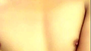 Watch this cute gay Vietnamese guy give a handjob live on Blued?