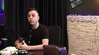 safada faz um boquete após ouvir ele falar sobre colocar a camisinha para a pessoa ver - freddy o rei do dogging toda hora sem parar sheer red