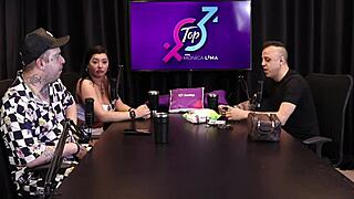 safada faz um boquete após ouvir ele falar sobre colocar a camisinha para a pessoa ver - freddy o rei do dogging toda hora sem parar sheer red