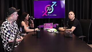 safada faz um boquete após ouvir ele falar sobre colocar a camisinha para a pessoa ver - freddy o rei do dogging toda hora sem parar sheer red