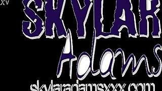 Hey, loving this vibrator play with a hot shemale solo! 😍