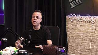 safada faz um boquete após ouvir ele falar sobre colocar a camisinha para a pessoa ver - freddy o rei do dogging toda hora sem parar sheer red