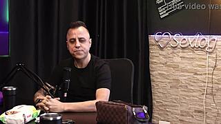 safada faz um boquete após ouvir ele falar sobre colocar a camisinha para a pessoa ver - freddy o rei do dogging toda hora sem parar sheer red