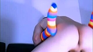 A colegiala, a small and reserved girl, is seduced by her friend’s father