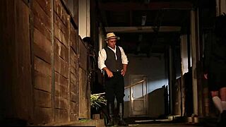 Wow, torrid threesome with double penetration in the stables!